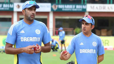 Ashwin and gambhir.jpg