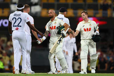 1765103419 australia england cricket.jpg