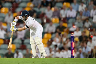 1765442554 australia v england.jpg