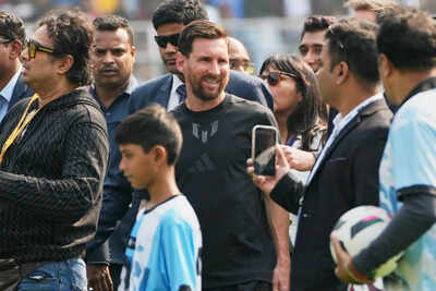 Messi39s tour of india gets off to chaotic start as angry fans storm field.jpg
