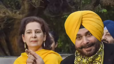 Navjot kaur sindhu with her husband navjot singh sidhu.jpg