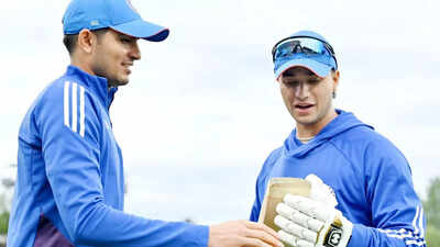 Shubman abhishek 0812 afp.jpg