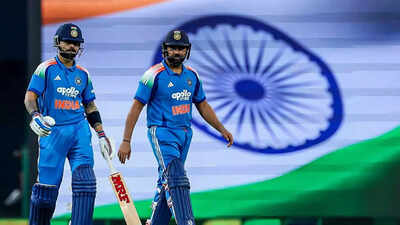 Virat rohit2 0712 bcci.jpg