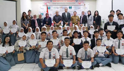 Ymmi and vfs global conclude 2025 career programme for jakarta vocational students.jpg