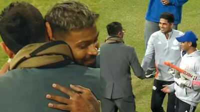 Yuvraj singh joins team india39s huddle.jpg