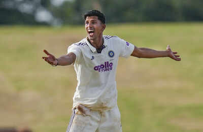 Test match india a vs south africa a day 1.jpg