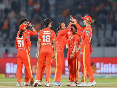 Wpl beth mooney sophie devine help gujarat giants clinch thrilling win over delhi capitals.jpg