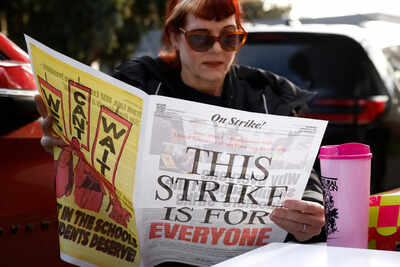 As san francisco teachers strike continues nearly 50000 students remain out of classrooms.jpg
