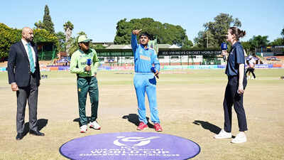 Ind pak toss 0102 s.jpg