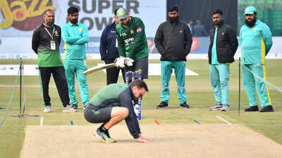 Salman agha 0302 getty.jpg