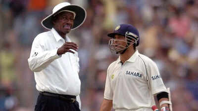 Steve bucknor and sachin tendulkar.jpg