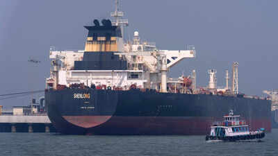 India sends diesel to bdesh.jpg