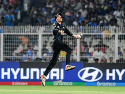 New zealand skipper mitchell santner.jpg