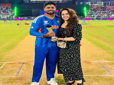 Sanju samson with wife charulatha remesh.jpg