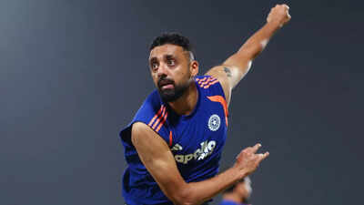 Varun chakravarthy 0103 icc.jpg