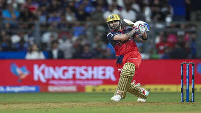 1776139951 mumbai apr 12 ani royal challengers bengaluru39s virat kohli plays a shot dur.jpg