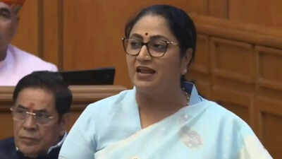 Blow to kejriwals dictatorship rekha gupta on 7 aap mps joining bjp.jpg