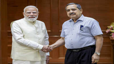 Pm modi meets ashok lahiri.jpg