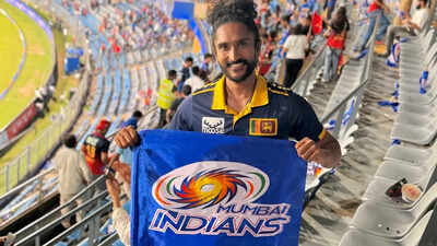 Shehan malik at wankhede stadium with mumbai indians flagjpg.jpg