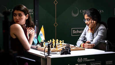 Vaishali rameshbabu vs aleksandra goryachkina photo by niki riga.jpg