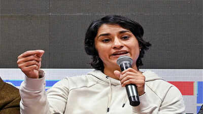 Delhi high court issues notice to wfi on plea of vinesh phogat challenging her exclusion.jpg