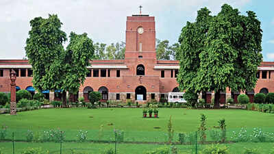 Du offers special exam option for students missing may 28 papers due to eid ul zuha.jpg