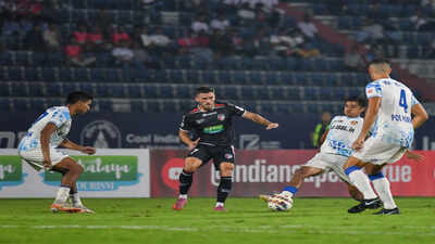 Isl clinical fc goa ease past northeast united fc in guwahati.jpg