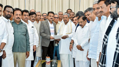 Karnataka governor accepts siddaramaiah39s resignation.jpg