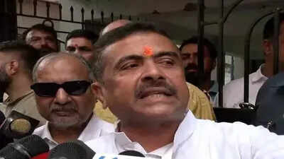 Mamata banerjee suvendhu adhikari land at chakraberia polling booth but don39t talk 1.jpg