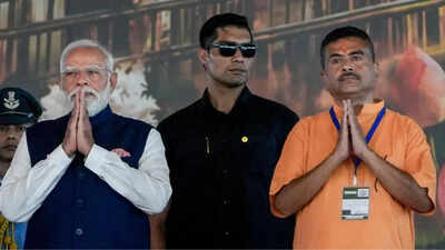 Modi with suvendu.jpg
