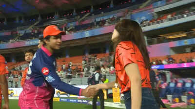 Vaibhav sooryavanshi shakes hand with srh39s kavya maran screengrab.jpg