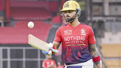 Virat kohli 2505 rcb.jpg