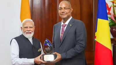 1782699304 pm modi in seychelles.jpg