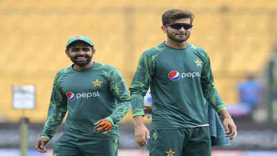 Bengaluru pakistan captain babar azam with shaheen shah afridi before the start.jpg