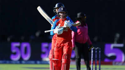 Danni wyatt 1306 ecb.jpg