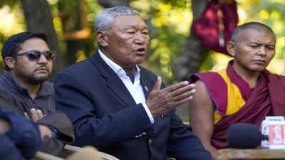 Leh apex body co chairman dorjay addresses media.jpg