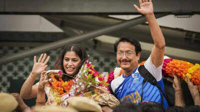 Manu bhaker with her personal coach jaspal rana pti photo.jpg