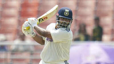 Rishabh pant 0806 pti.jpg
