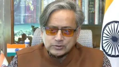 Shashi tharoor praises kashmir.jpg