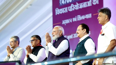 Congress mp manish tewari sharing stage with prime minister narendra modi in chandigarh.jpg