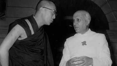 Dalai lama jawaharlal nehru.jpg