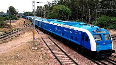 Indias first hydrogen train photo ministry of railways.jpg