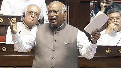 Kharge on manusmriti.jpg