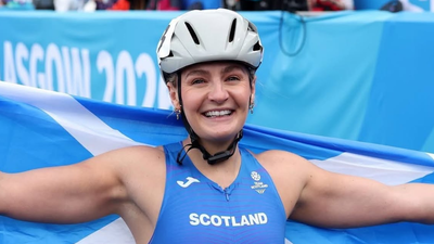 Melanie woods wins t54 1500m gold again after a dramatic commonwealth games rerun caused by a crash.png