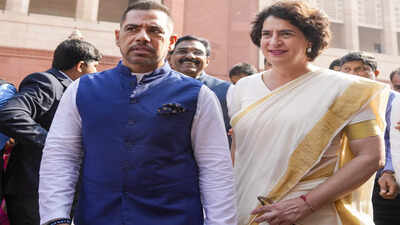 New delhi congress mp priyanka gandhi vadra with her husband robert vadra durin.jpg