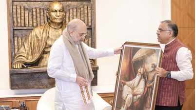 Tarun chugh meets hm amit shah.jpg