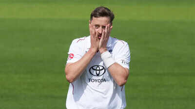 1788109284 ollie robinson.jpg