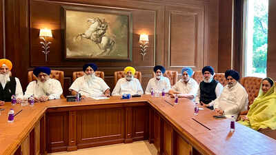 A photo of sad meeting shared by sukhbir singh badal.jpg