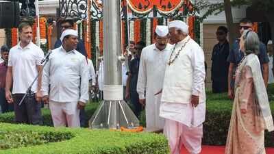 Bjp mp anurag thakur said sonia rahul and kharge looked uneasy as vande matarams full version was re.jpeg