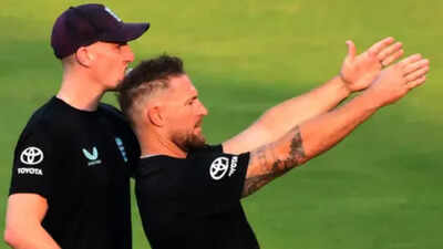 Brendon mccullum and harry brook.jpg